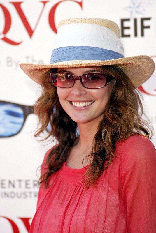 woman in hat and sunglasses