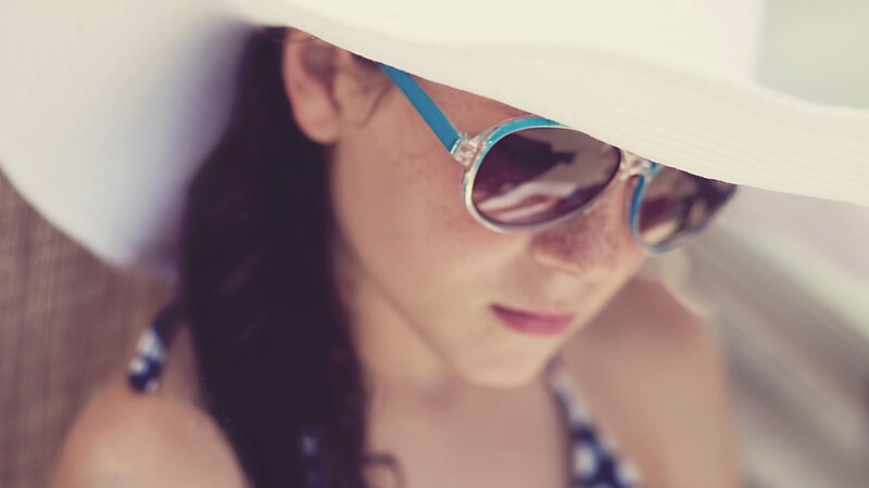 woman in hat and sunglasses