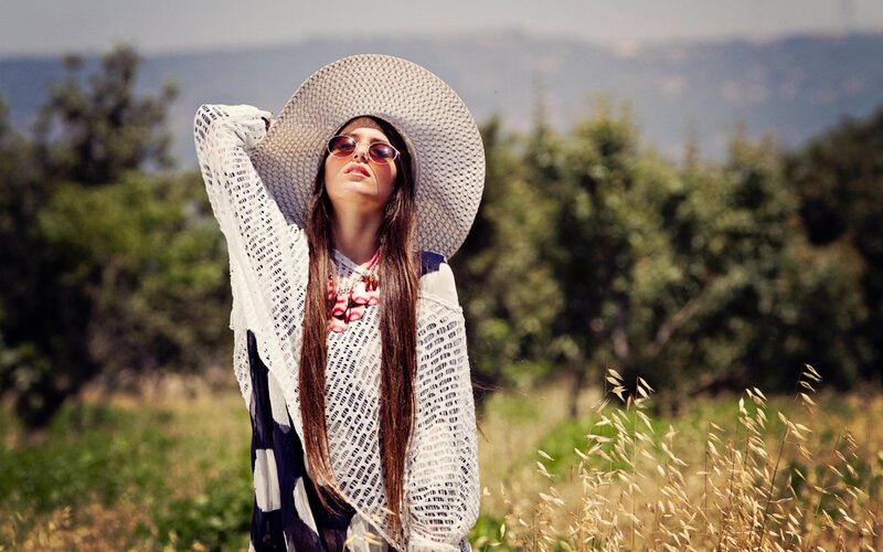 Woman in hat and sunglasses