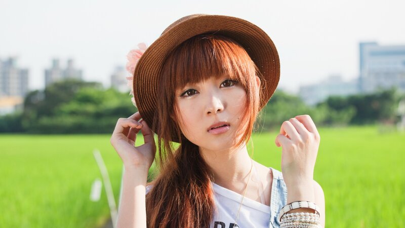 woman in hat at rice field