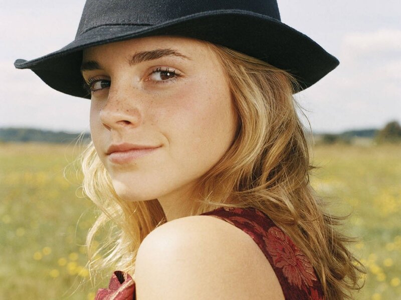 woman in hat in field