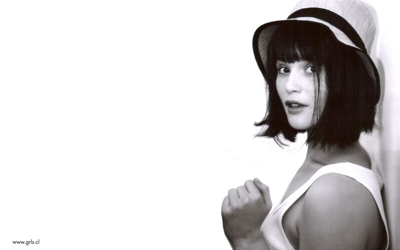 woman in hat portrait