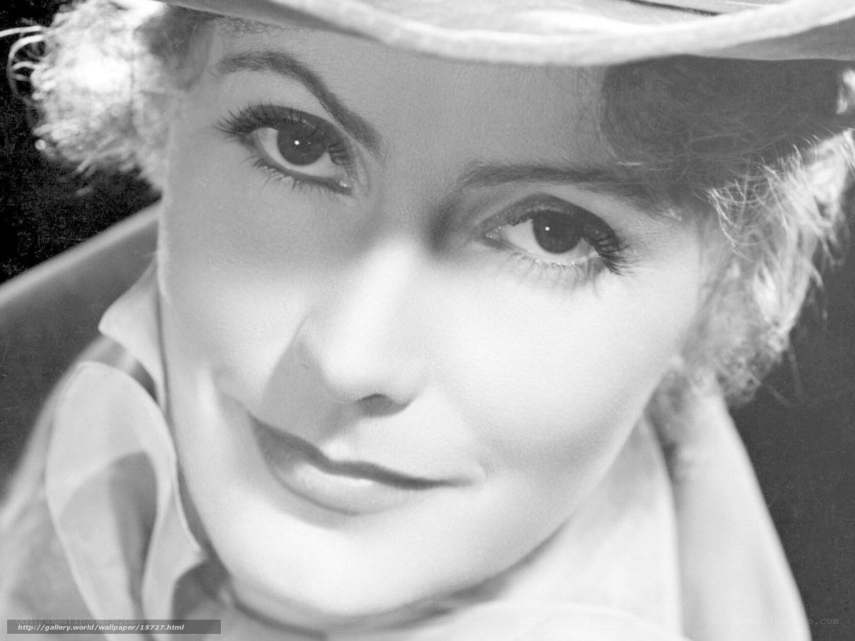 woman in hat portrait