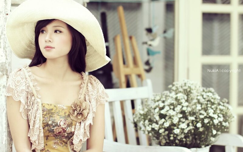 woman in hat with flowers