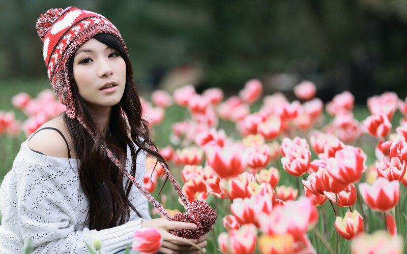 Woman in hat with tulips