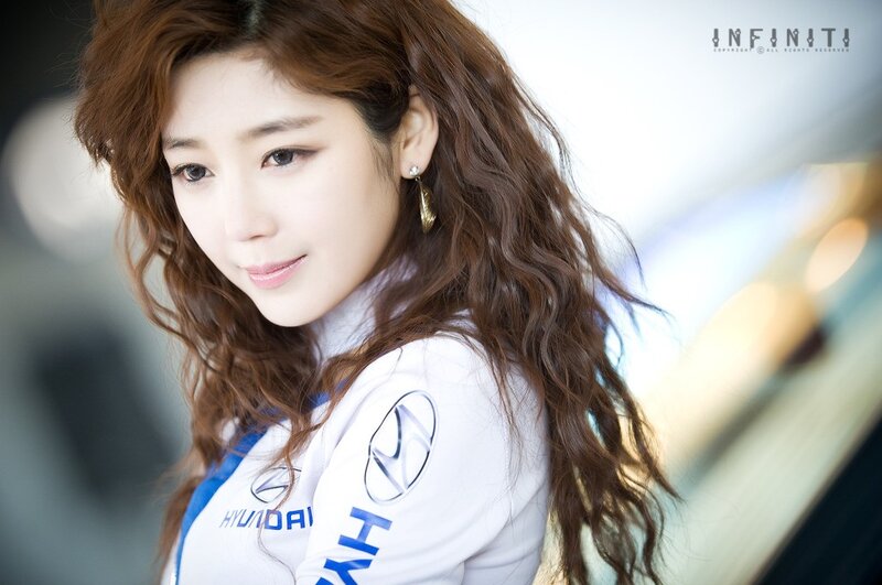 woman in hyundai uniform