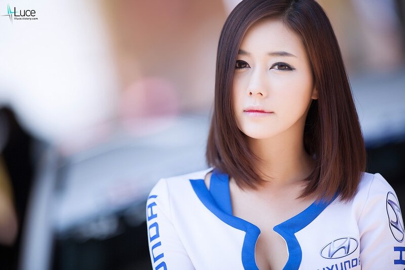 woman in hyundai uniform