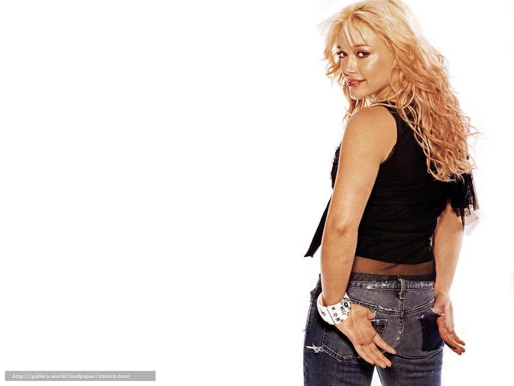 woman in jeans and black top