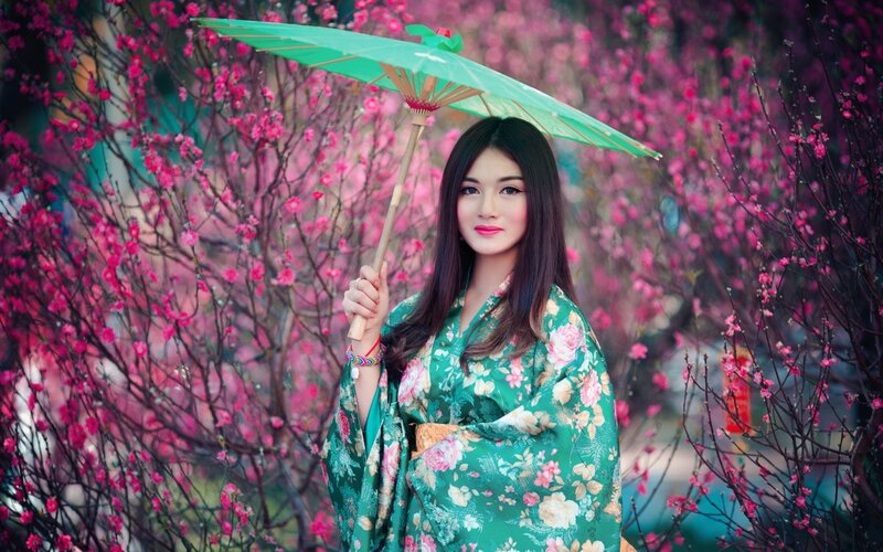Woman in Kimono — Green, Serene, Spring