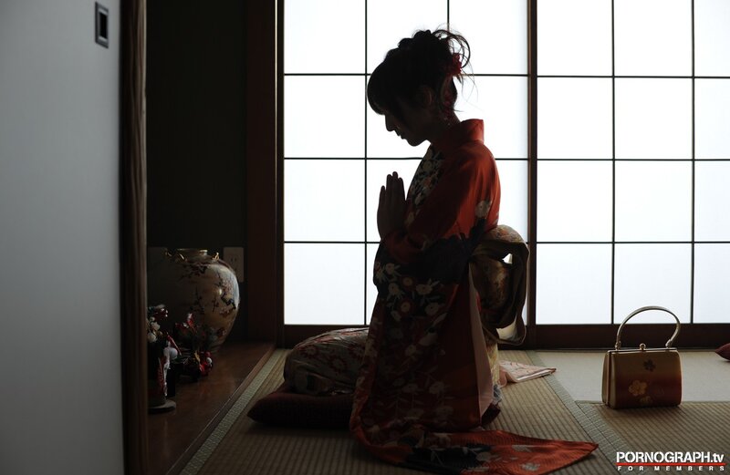 woman in kimono praying