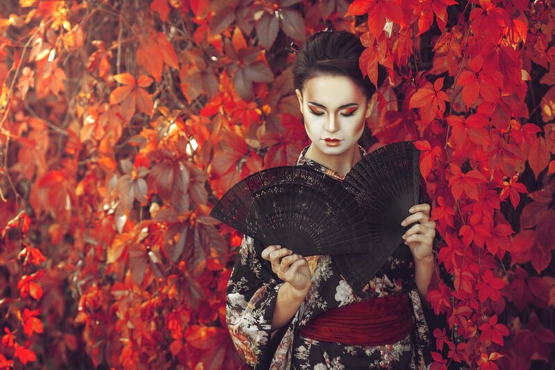 Woman in Kimono — Red, Dramatic, Autumn