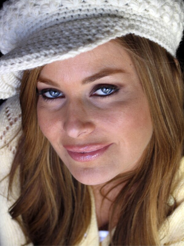 woman in knitted hat