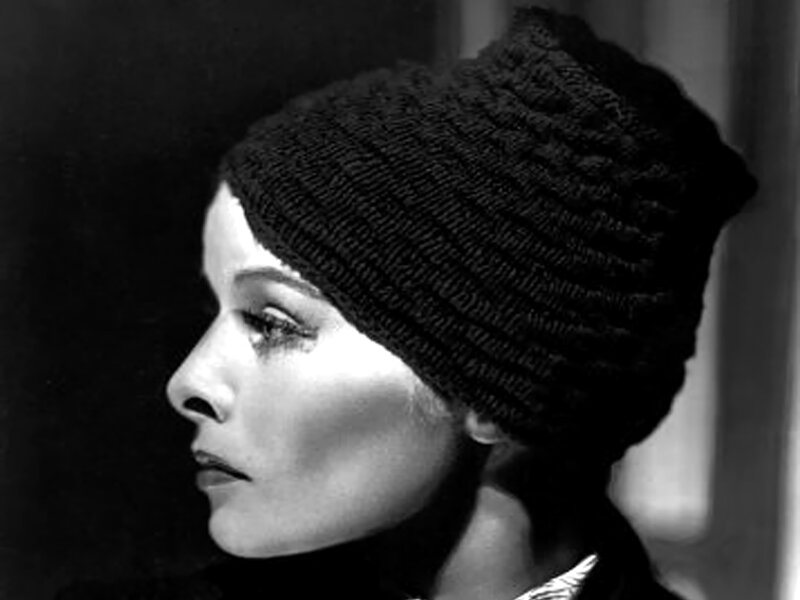 Woman in Knitted Hat — Black
