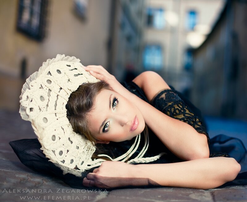 Woman in Lace Hat — White