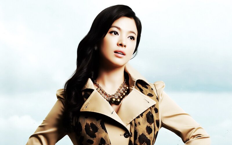 woman in leopard coat
