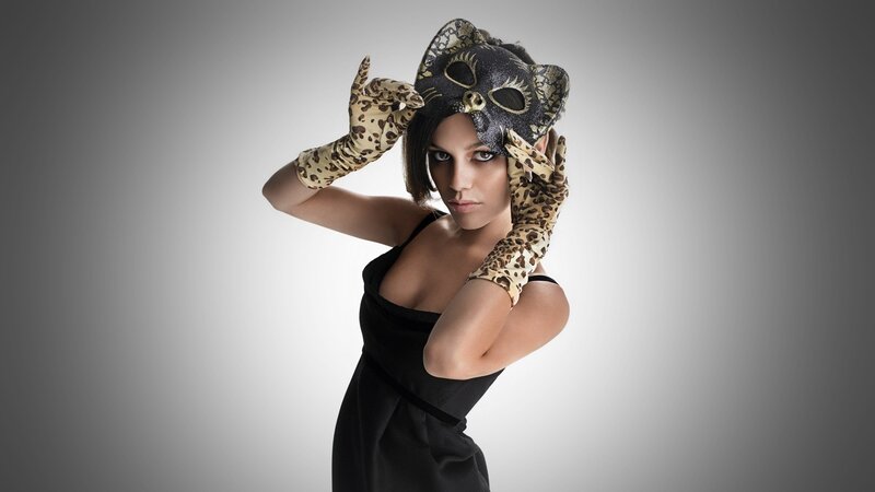 woman in leopard gloves and mask