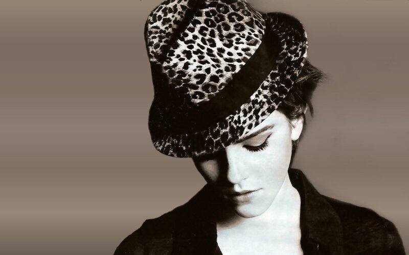 woman in leopard hat