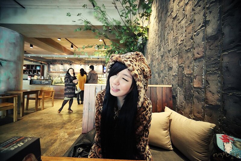 Woman in leopard hoodie at cafe