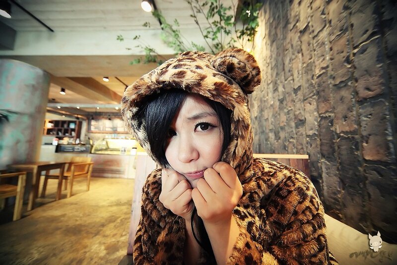 woman in leopard hoodie at cafe