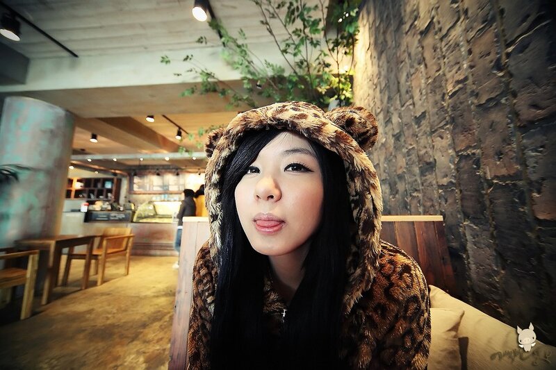 woman in leopard hoodie at cafe