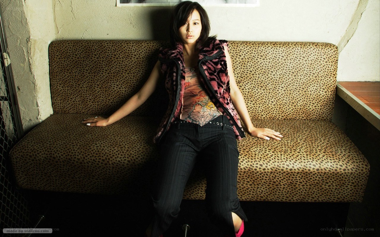 woman in leopard print setting