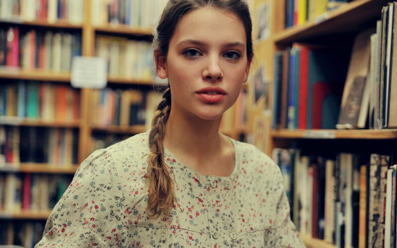 woman in library with braided hair