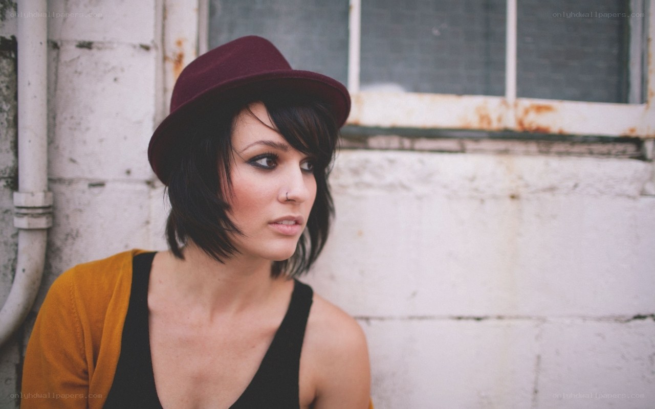 woman in maroon hat