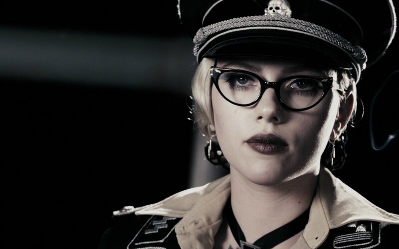 woman in military uniform