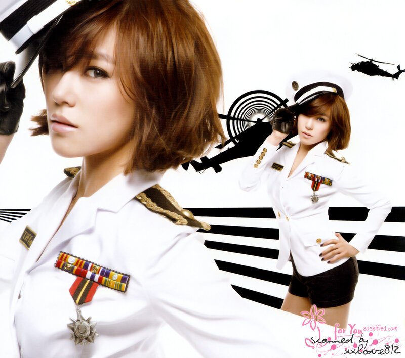 woman in military uniform