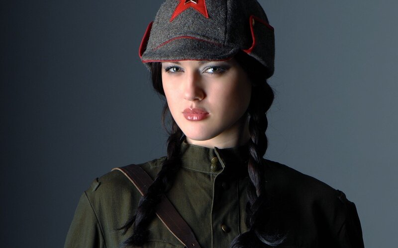 woman in military uniform