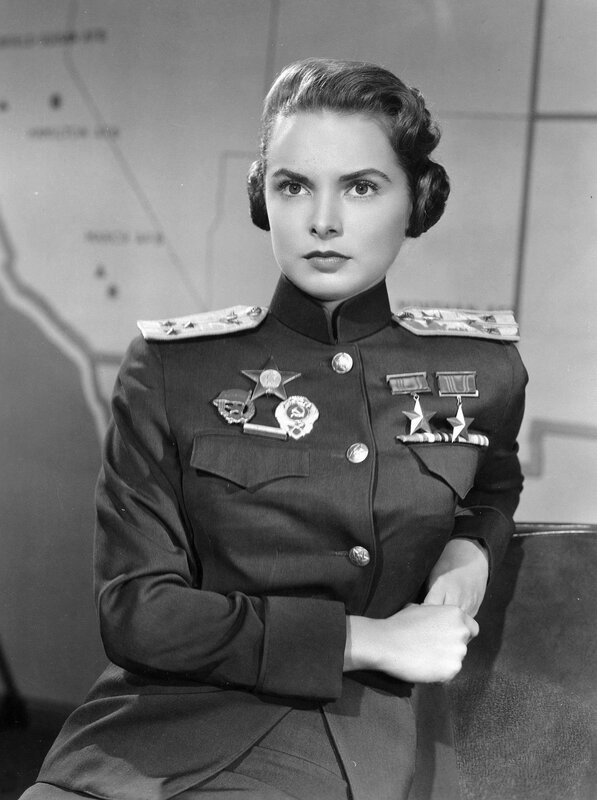 woman in military uniform