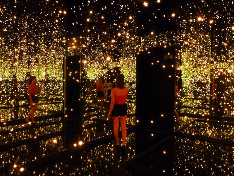 Woman in Mirrored Room — Black