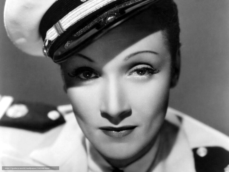 woman in naval uniform