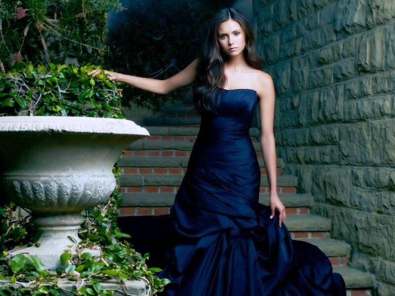 woman in navy gown on steps