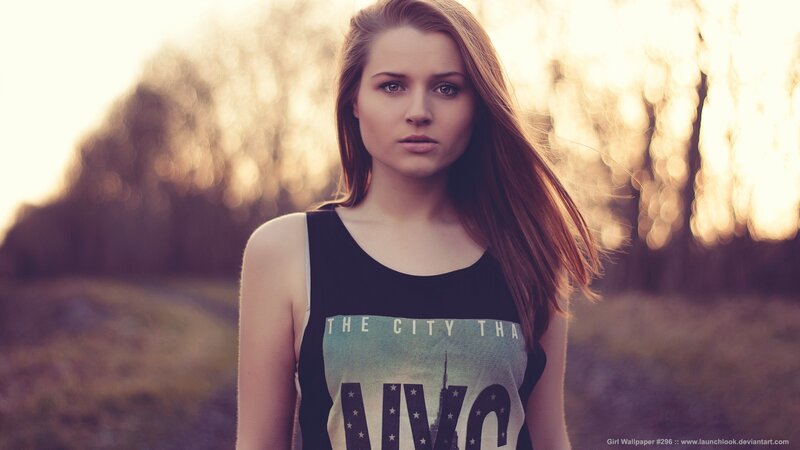 woman in nyc t-shirt