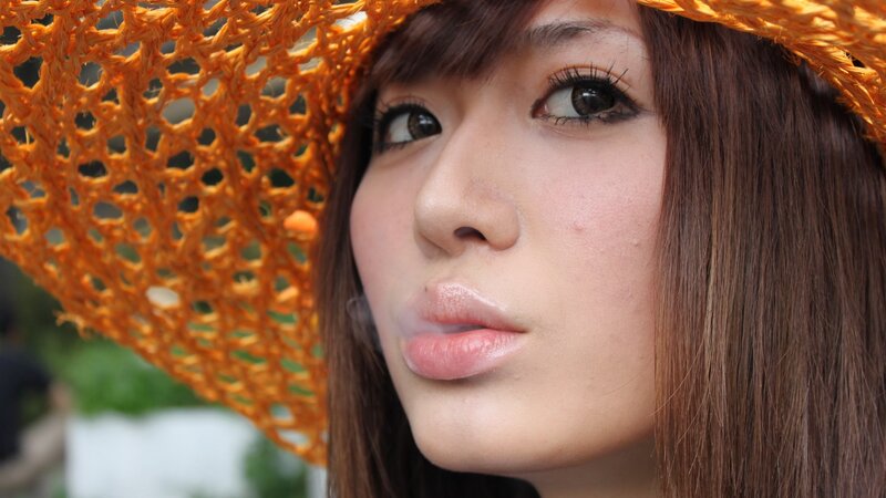 woman in orange hat