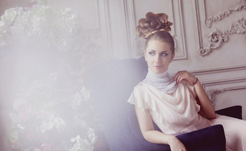 Woman in Pearl Necklace — White