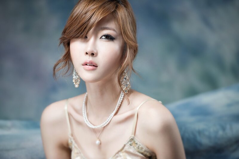 woman in pearls and earrings