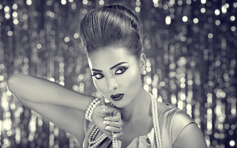 woman in pearls and vintage makeup