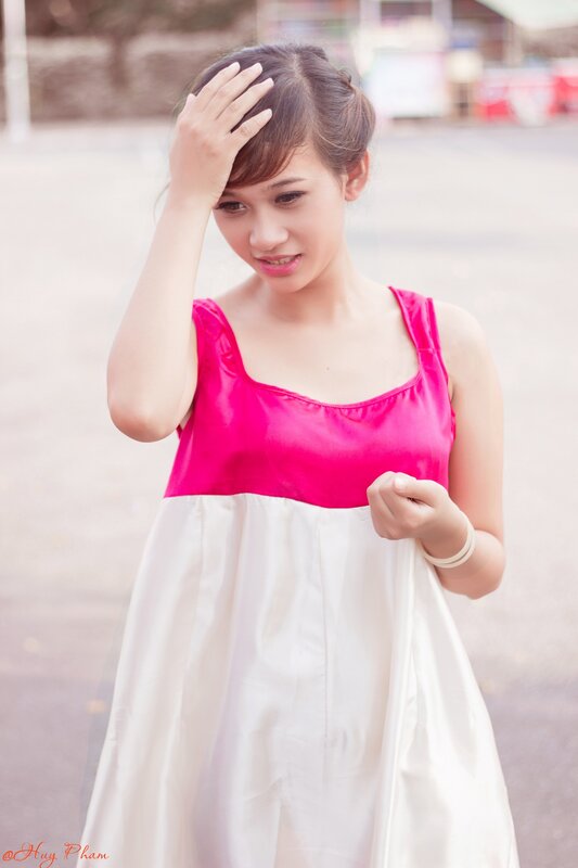 woman in pink and white dress