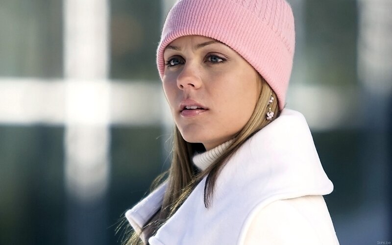 woman in pink beanie