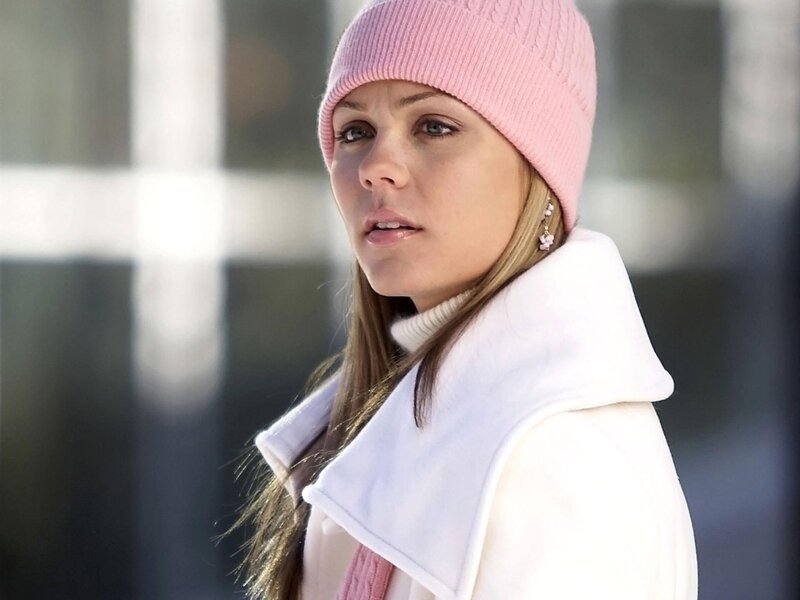 woman in pink beanie