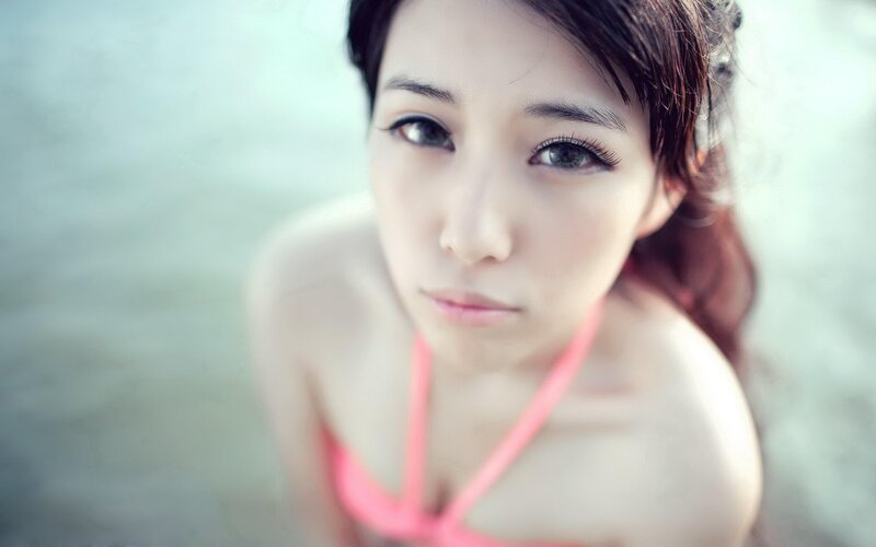 woman in pink bikini