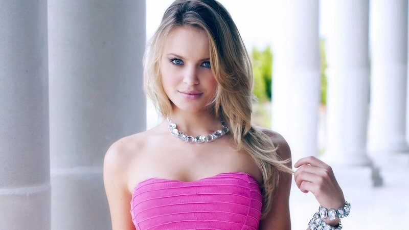 woman in pink dress