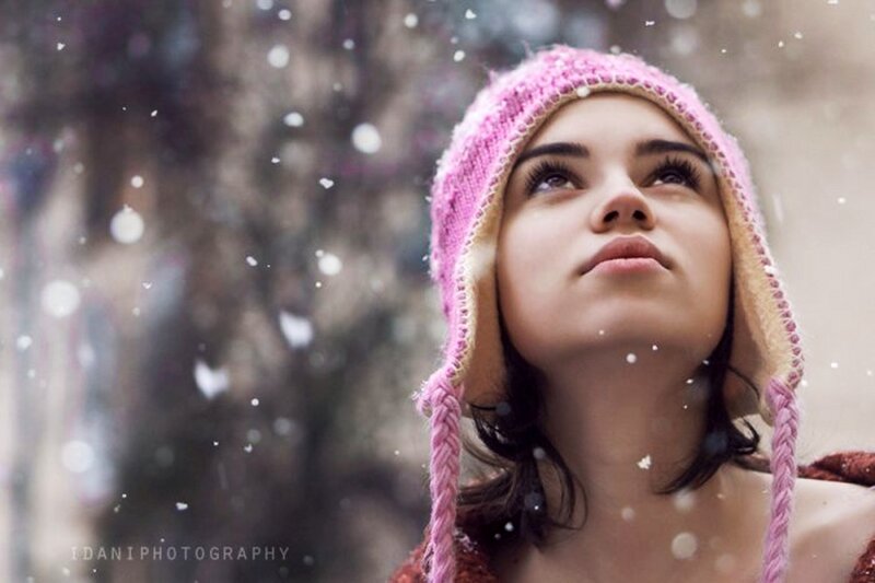 woman in pink hat looking up