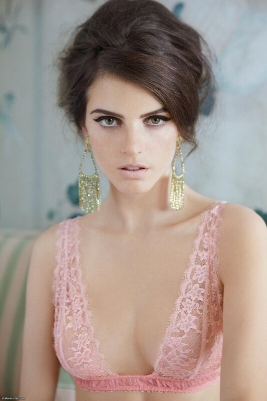 woman in pink lace bra