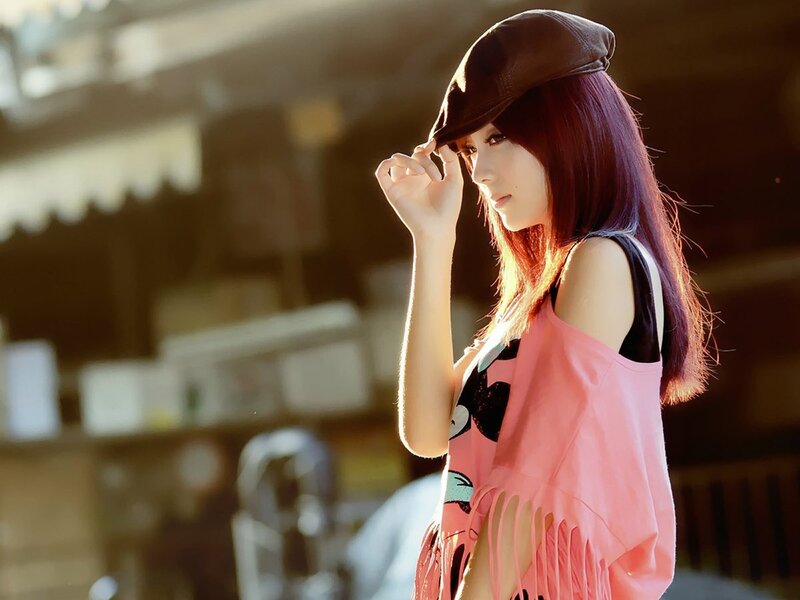 woman in pink top and hat