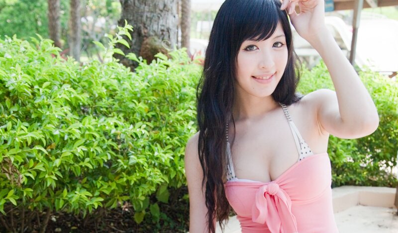 woman in pink top outdoors