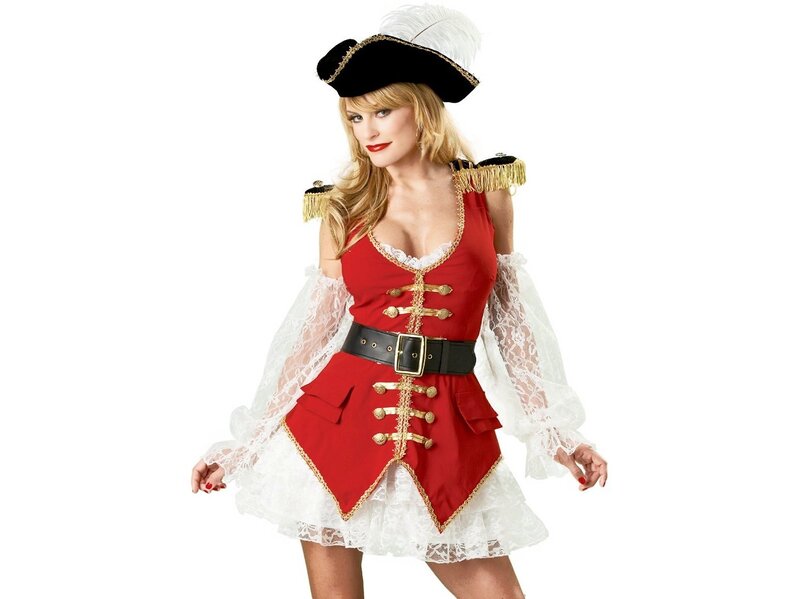 woman in pirate costume