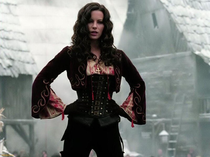 woman in pirate costume